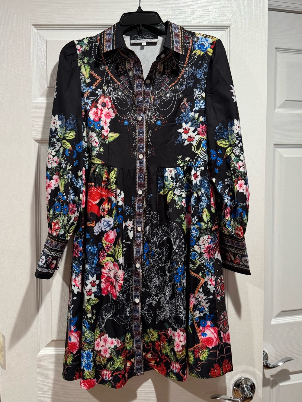Dalia MacPhee floral shirt dress. Pearl snaps.  Great condition. Size Medium